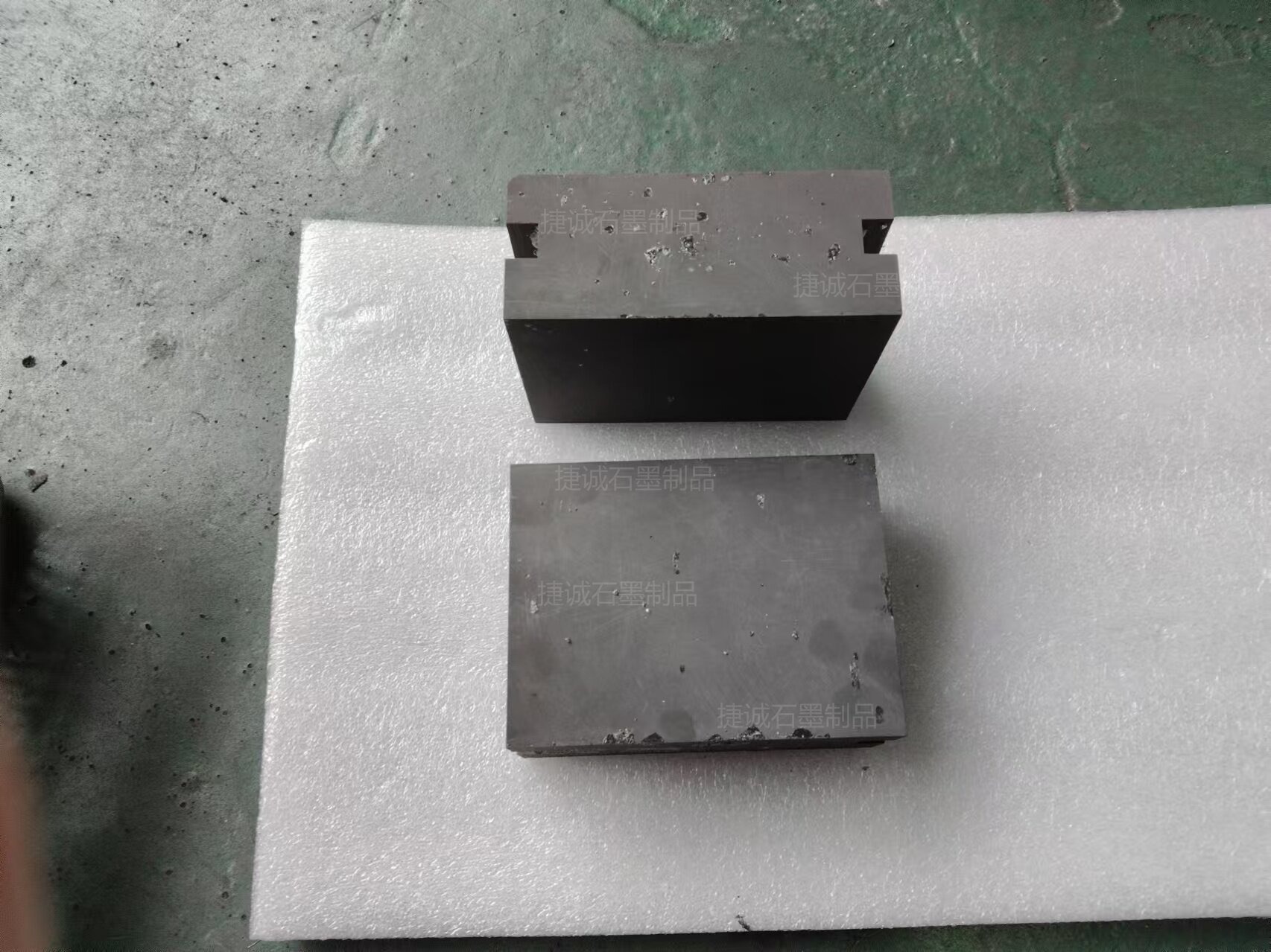 高分子擴(kuò)散焊機(jī)石墨電極塊，軟連接石墨塊，抗氧化石墨塊，擴(kuò)散焊治具，極柱焊接石墨塊，高分子擴(kuò)散焊機(jī)石墨塊，軟連接石墨塊生產(chǎn)廠家